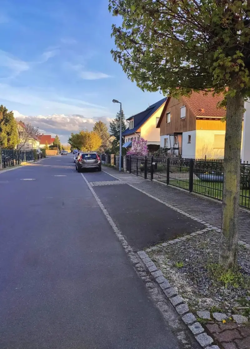 Zimmer in Borsdorf-Panitzsch · WLAN & kostenloses Parken · 13/16